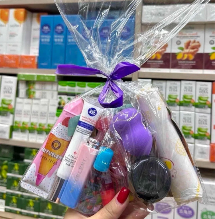 картинка Набор косметики 5-6-7-8 в 1 от магазина Одежда+