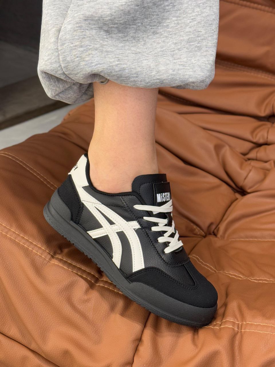 фото весенние женские кроссовки оптом