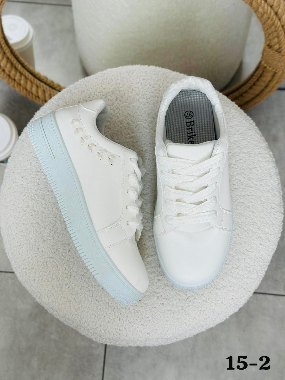 фото весенние женские кроссовки оптом