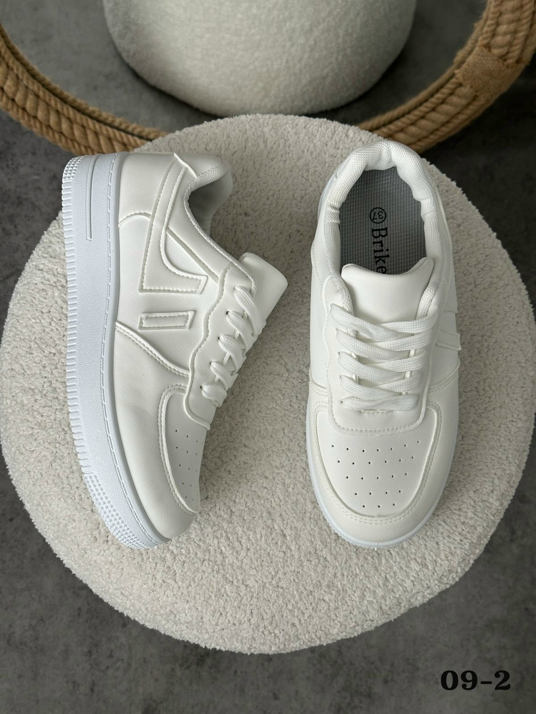 фото весенние женские кроссовки оптом