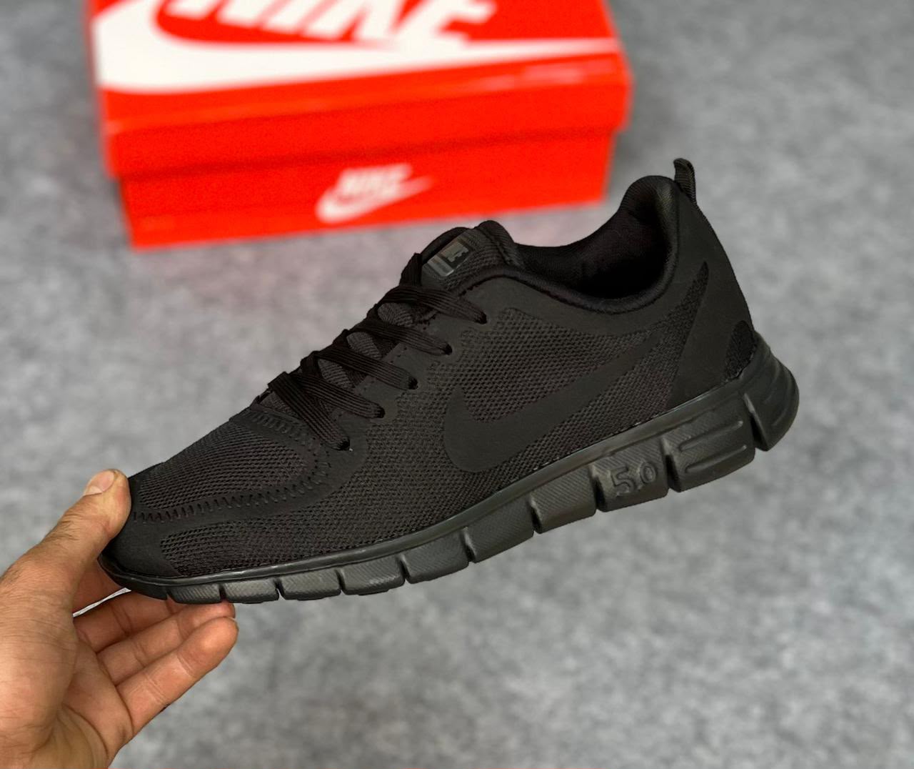 фото мужские черные кроссовки nike 556410 оптом