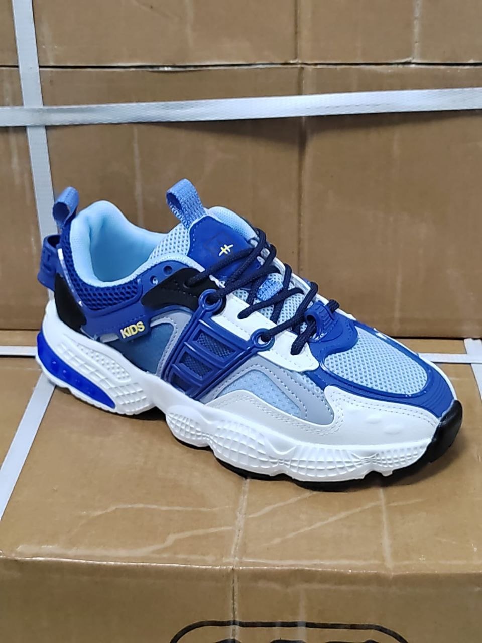 фото весенние женские кроссовки оптом