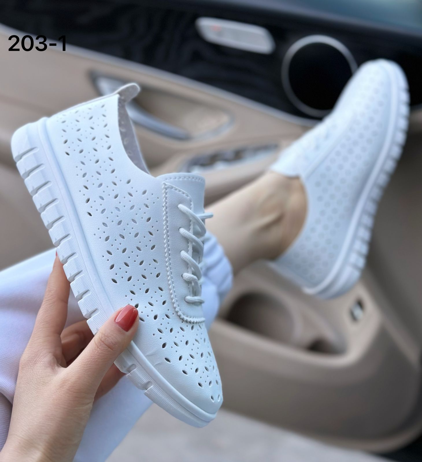 фото женские белые кроссовки с перфорацией 605281 оптом