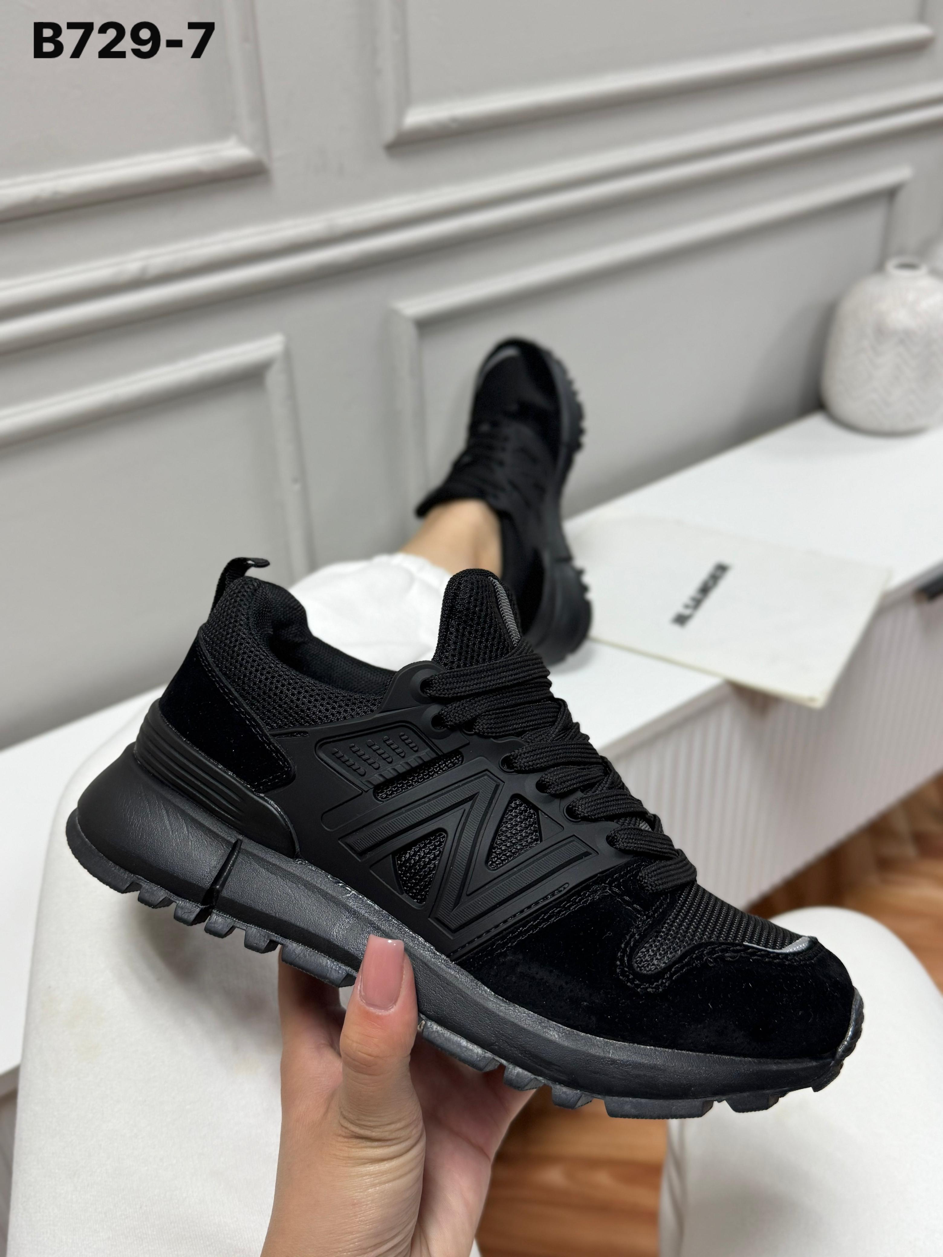 фото Женские осенние кроссовки с сетчатыми вставками 938729 оптом на лето для мужчин