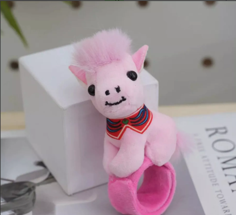 картинка Мягкая игрушка, браслет " Лошадка" от магазина Одежда+