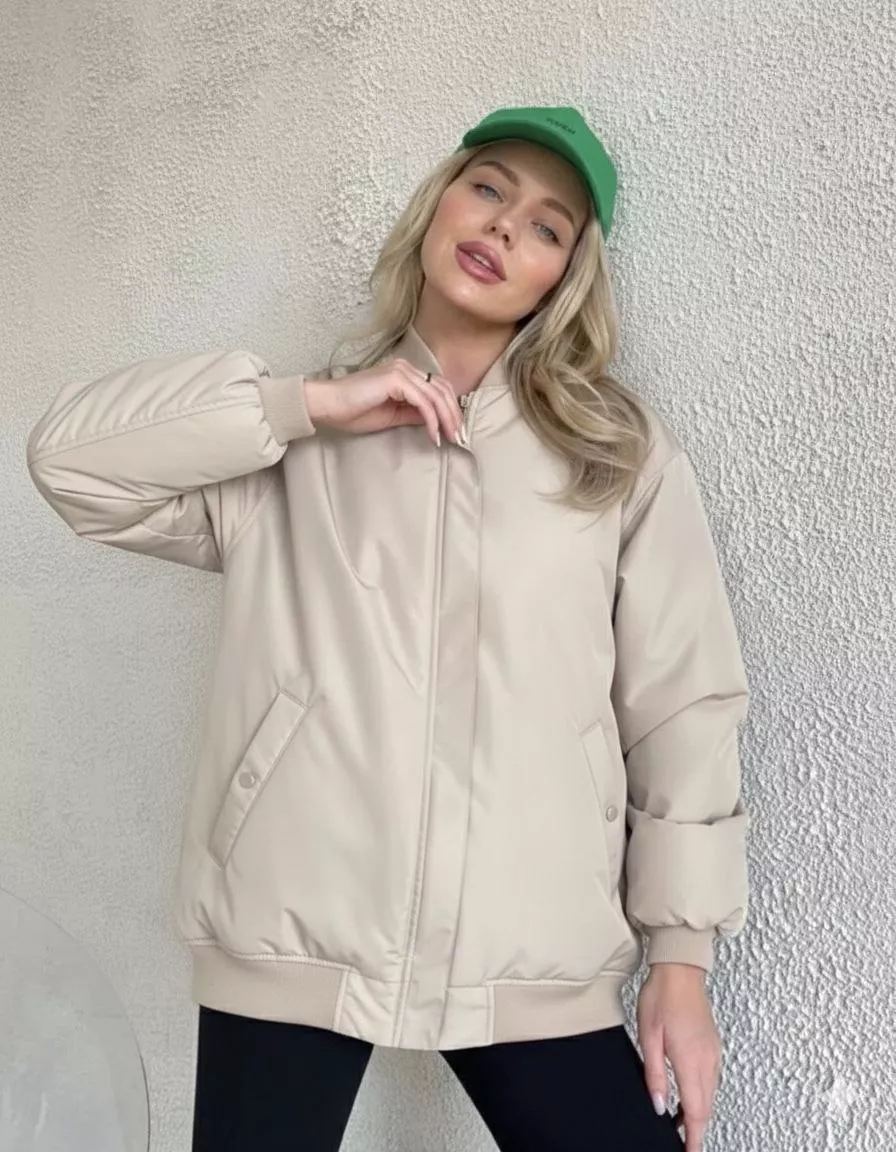 картинка Бежевый бомбер — стиль и комфорт в каждой детали! от магазина Одежда+
