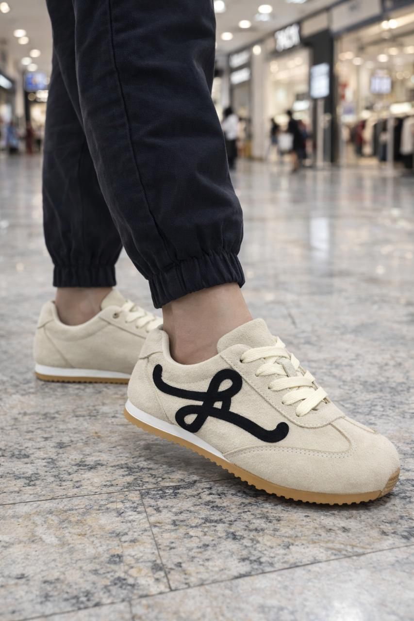 фото Женские осенние кроссовки с белыми шнурками 837601 оптом на лето для мужчин