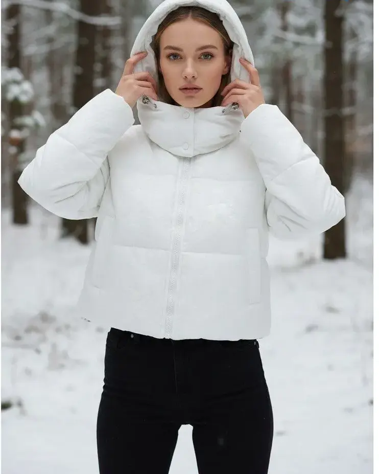 картинка Укороченный пуховик с капюшоном от магазина Одежда+