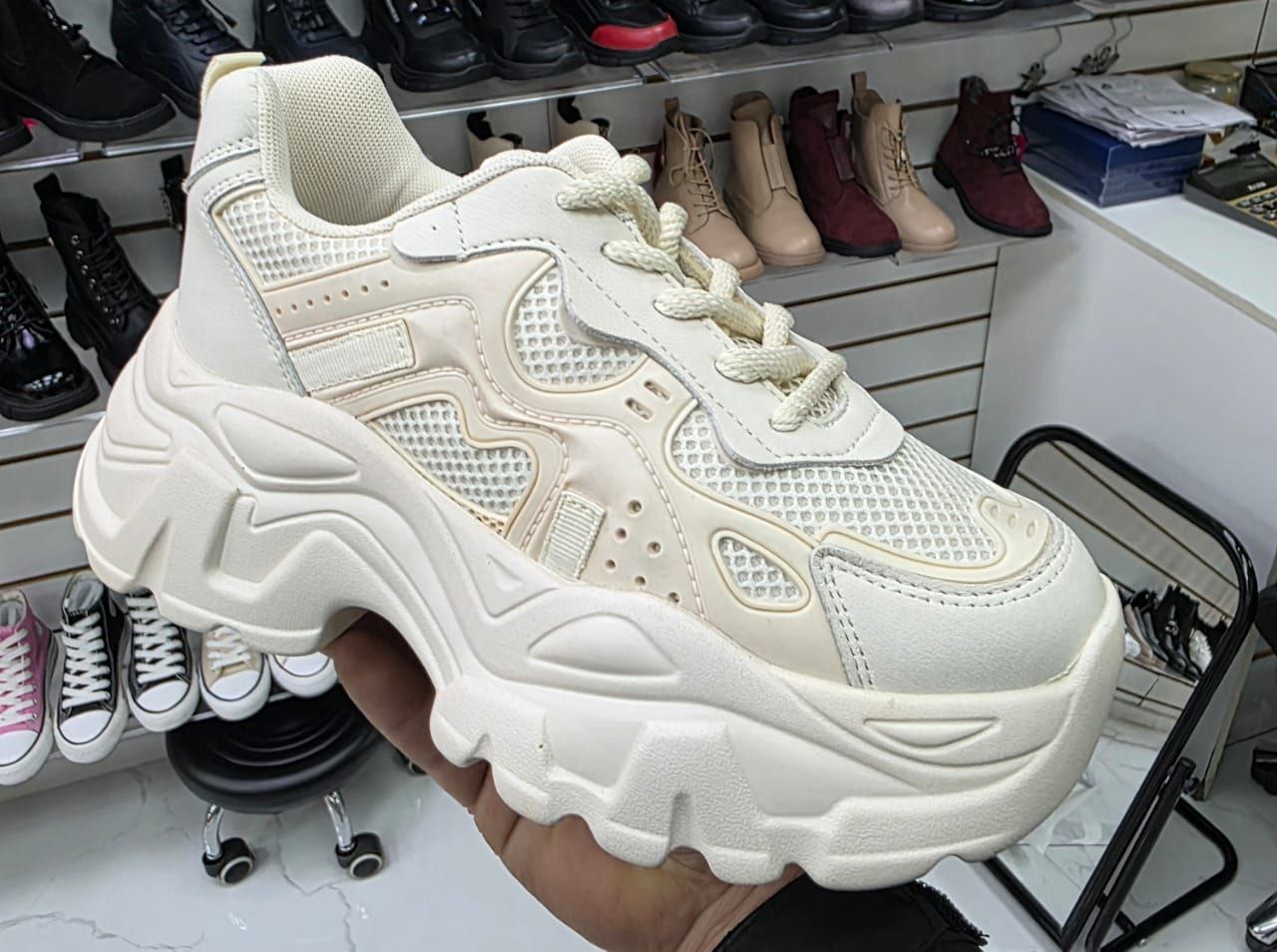 фото весенние женские кроссовки оптом