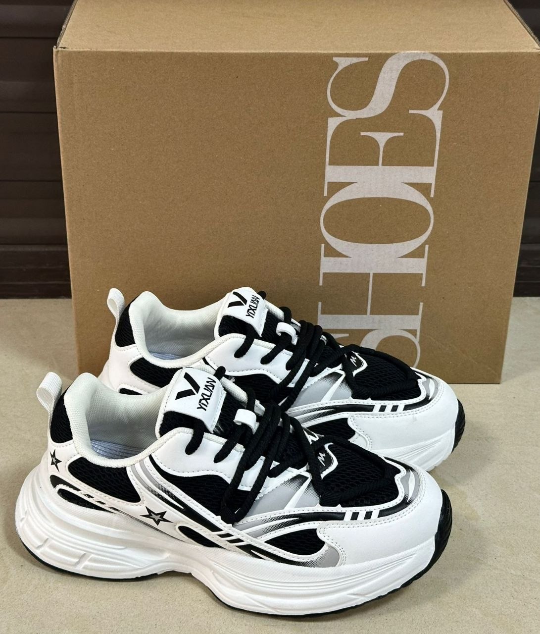 фото весенние женские кроссовки оптом