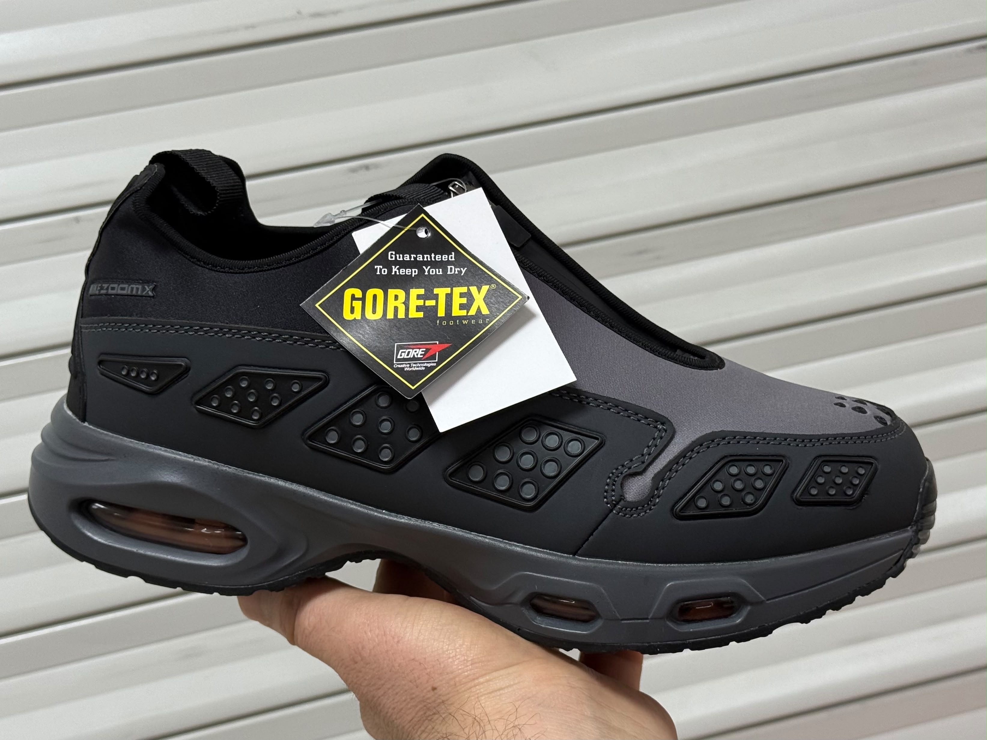 фото мужские зимние кроссовки с технологией gore-tex 596125 оптом