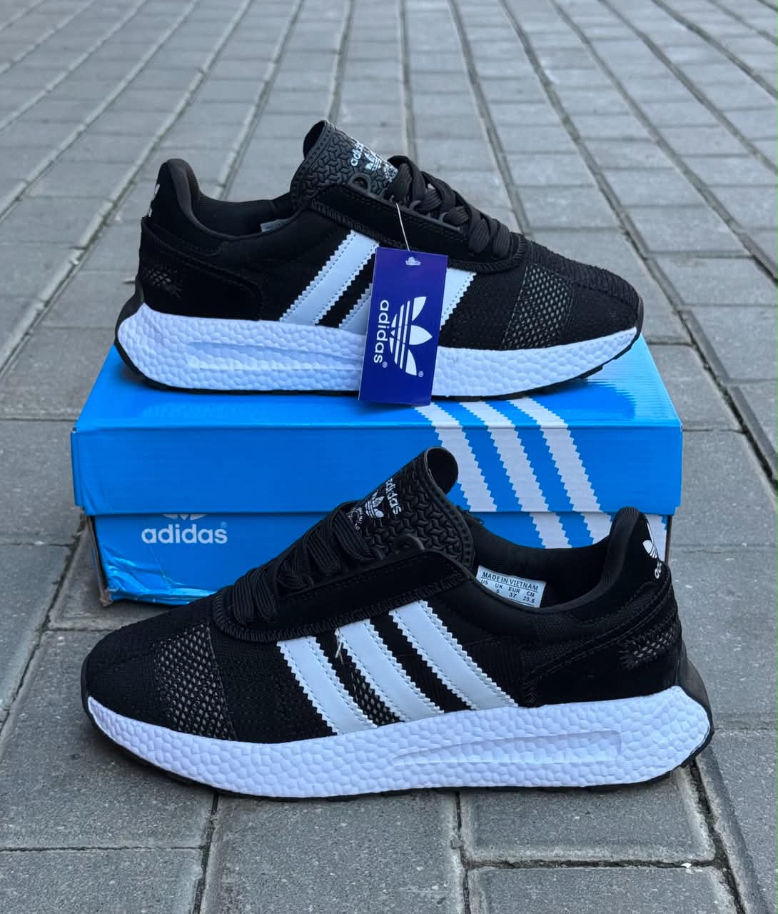 фото Мужские осенние кроссовки Adidas с белой подошвой 106860 оптом на лето для мужчин