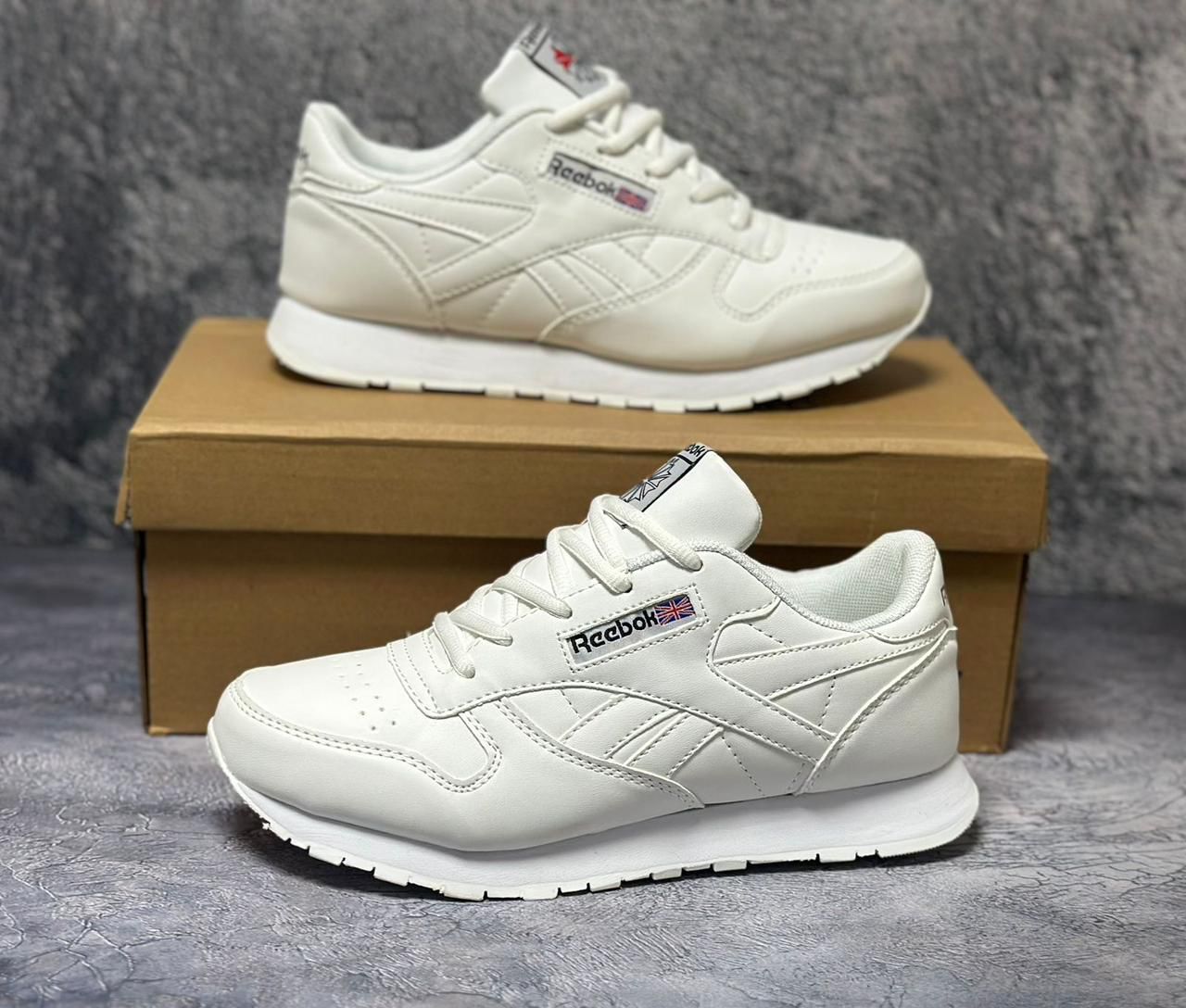фото Женские белые кроссовки Reebok 400921 оптом на лето для мужчин