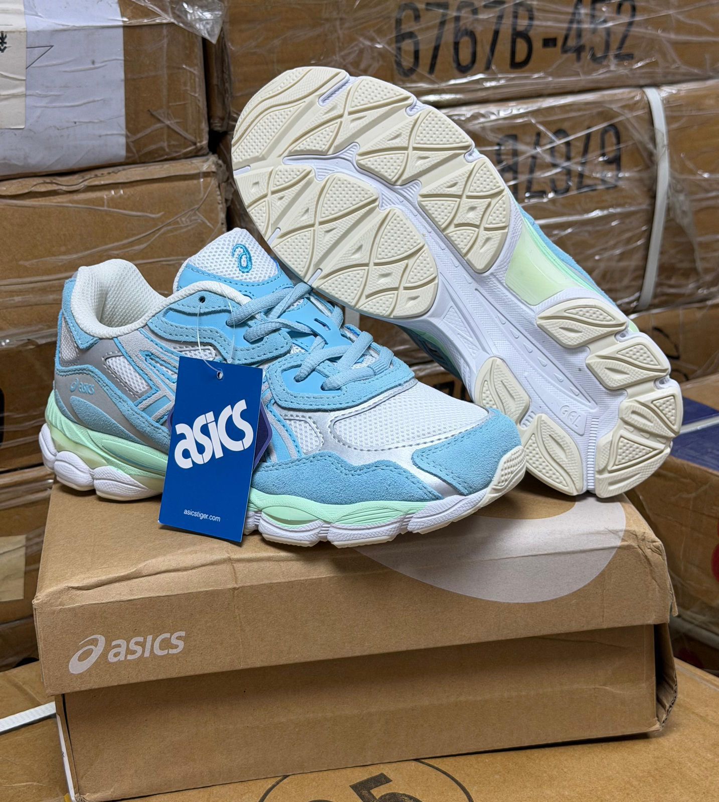 фото женские весенние кроссовки asics 714393 оптом