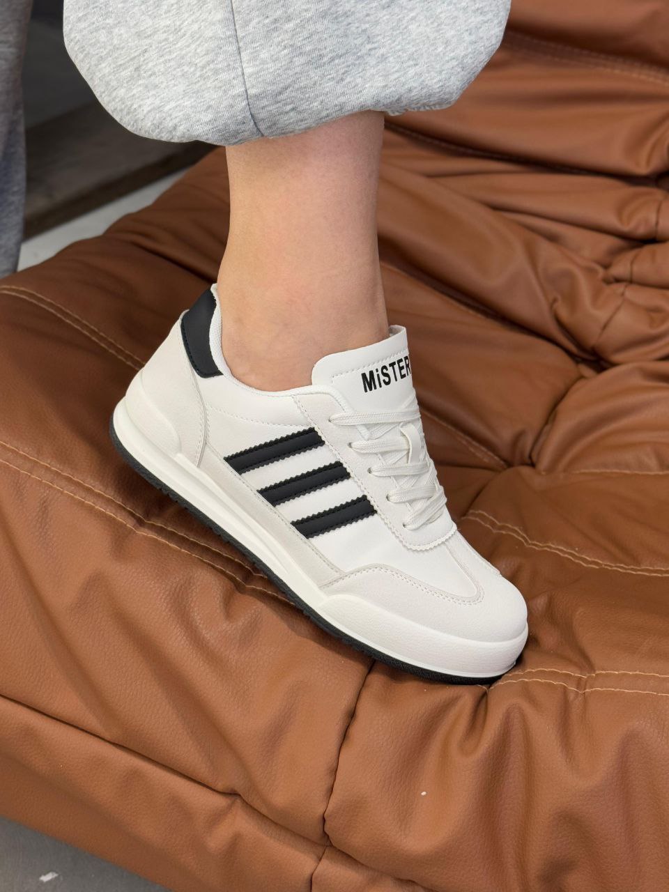 фото весенние женские кроссовки оптом