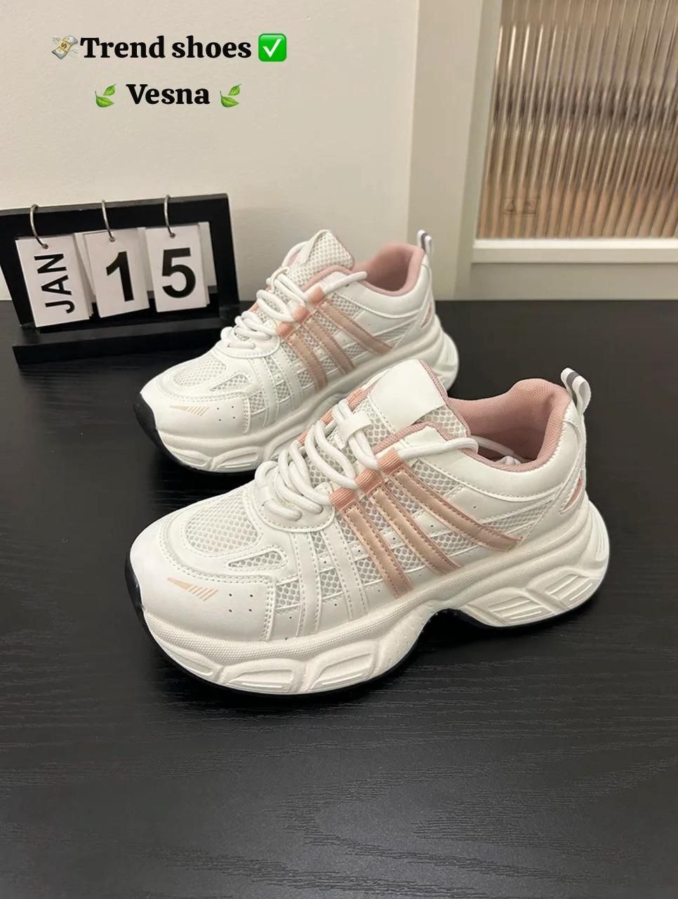 фото весенние женские кроссовки оптом