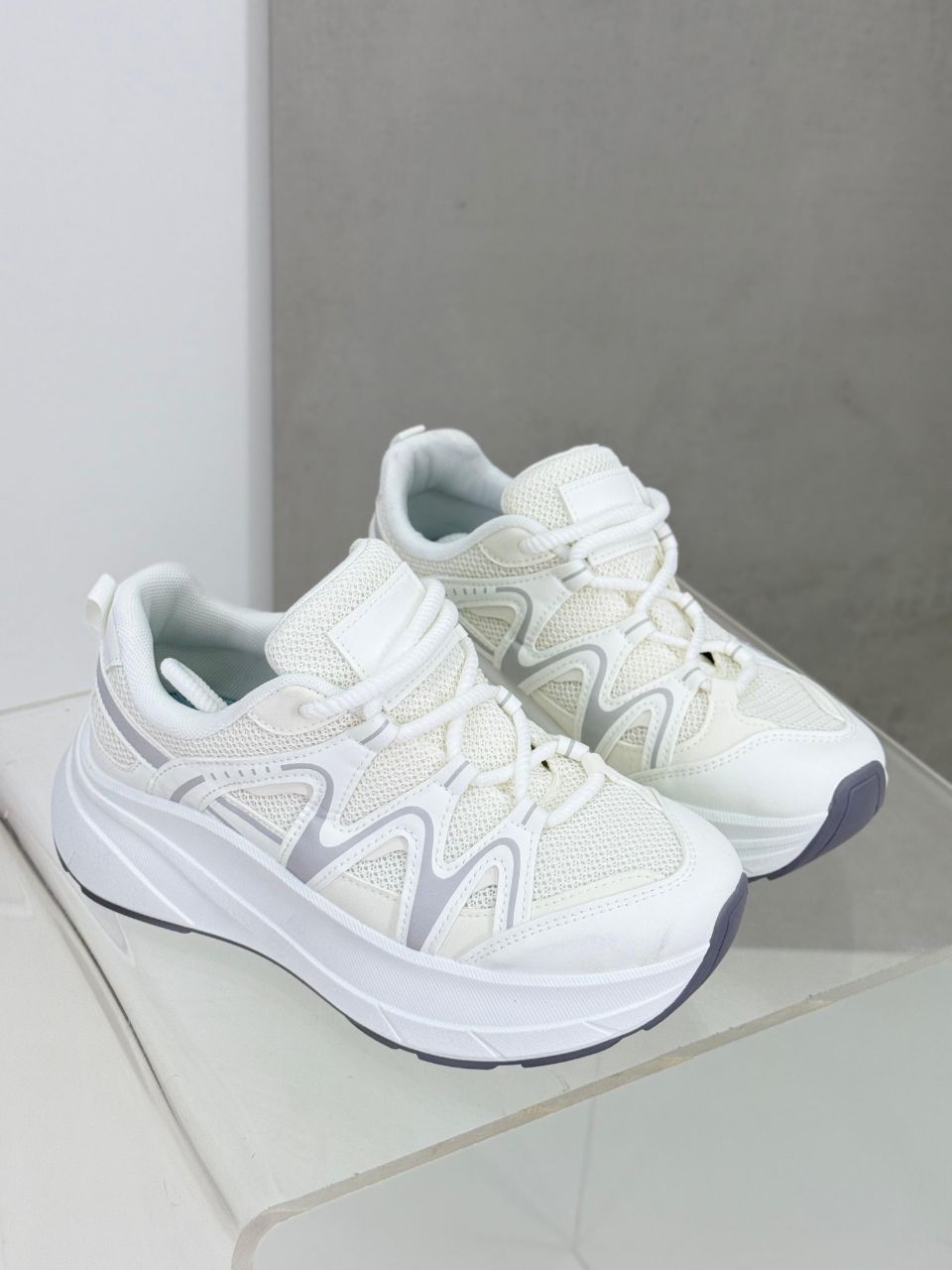 фото весенние женские кроссовки оптом