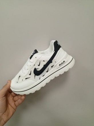 фото весенние женские кроссовки оптом