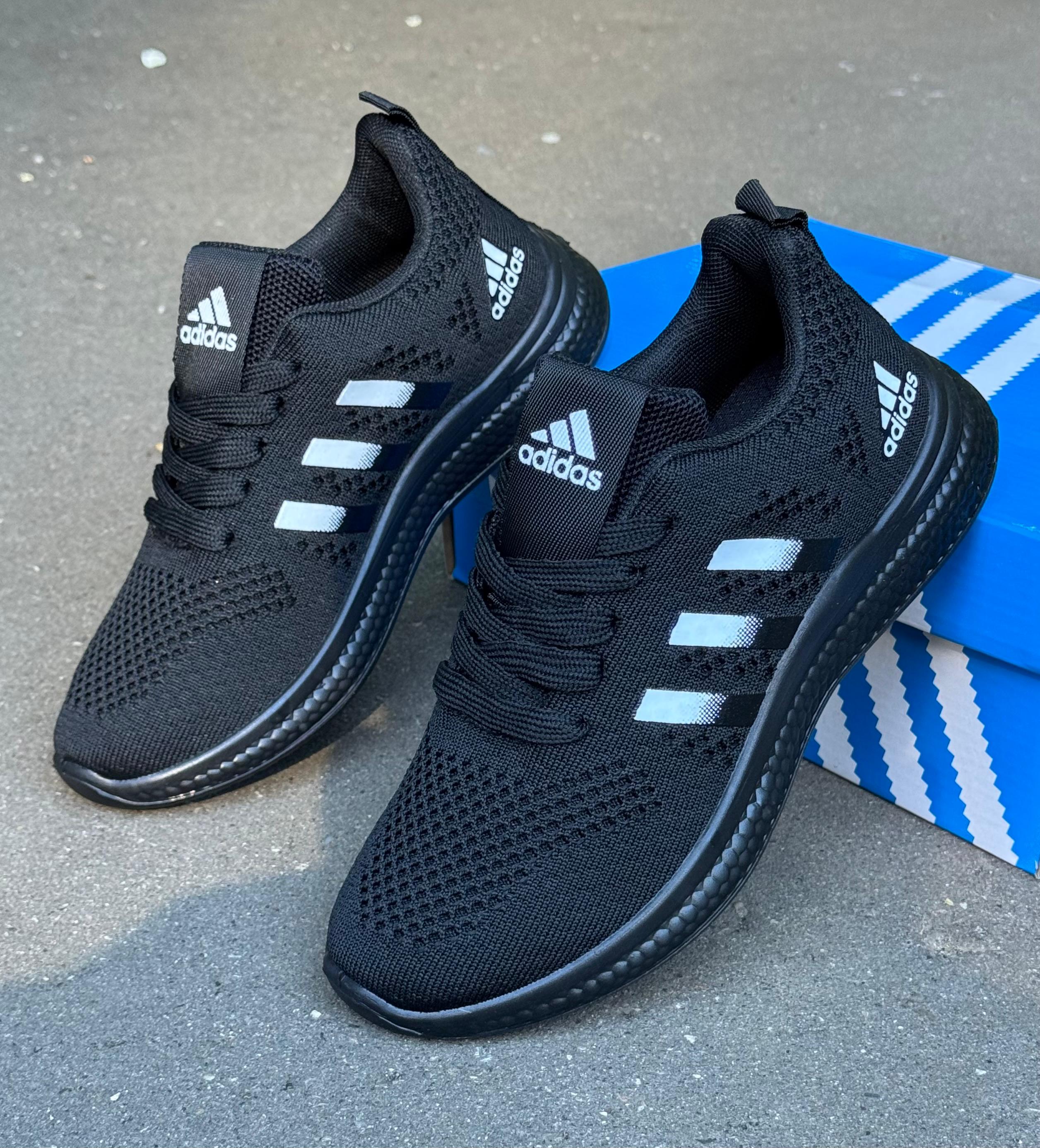 фото женские весенние кроссовки с розовым декором 193078 оптом