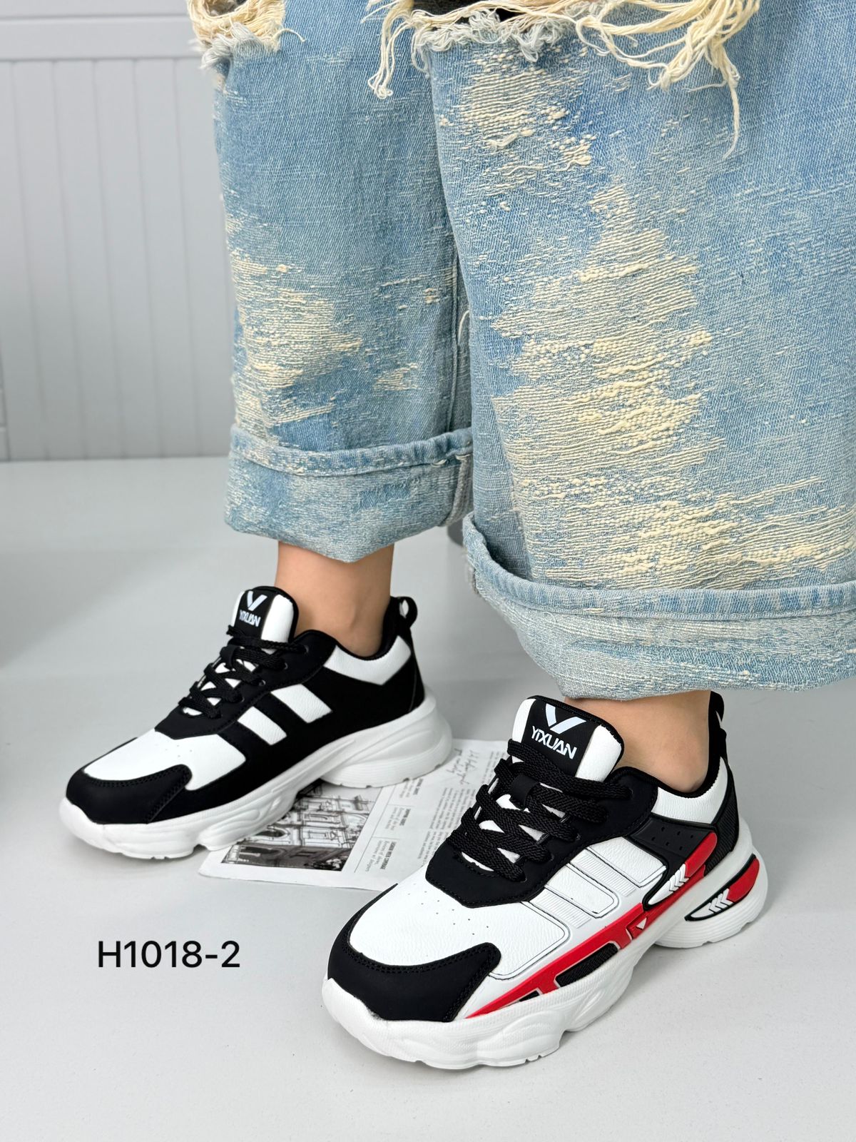 фото женские весенние кроссовки 593851 оптом