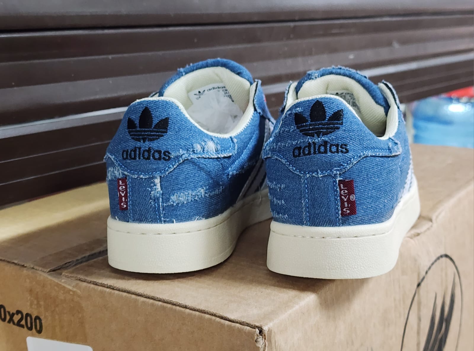 фото женские кроссовки adidas superstar из джинсовой ткани 228554 оптом
