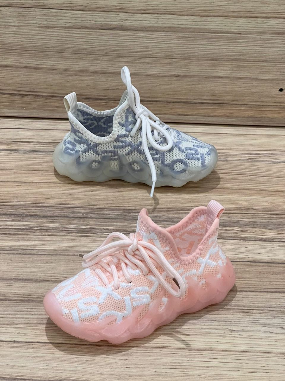 фото весенние кроссовки для девочек оптом