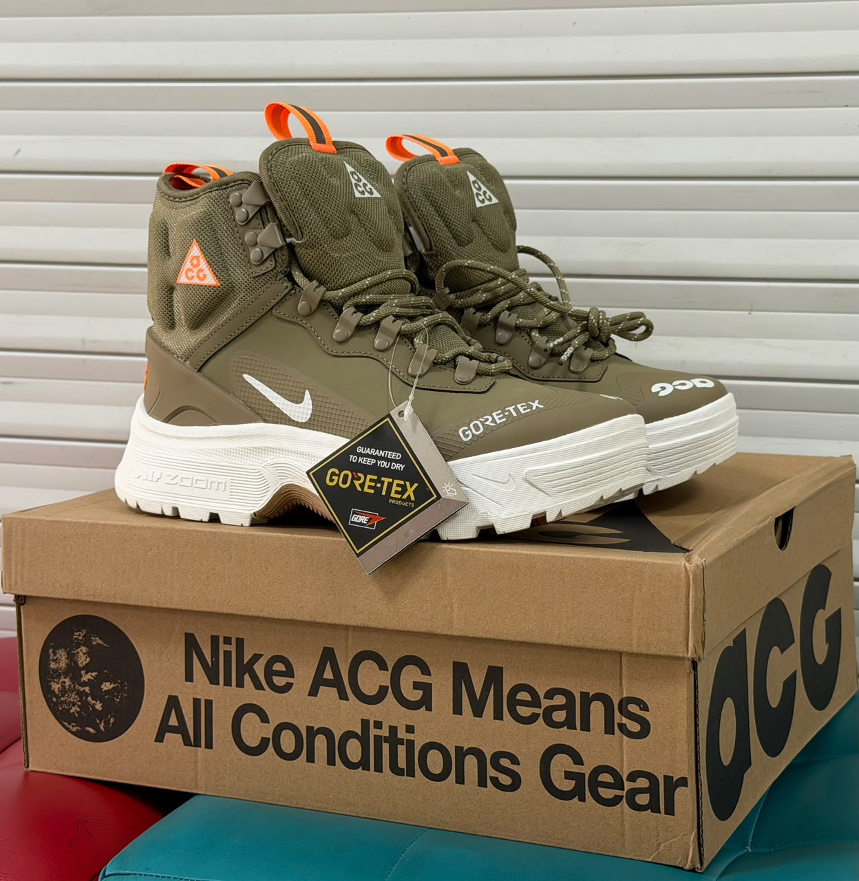 фото мужские осенние кроссовки с технологией gore-tex 554521 оптом
