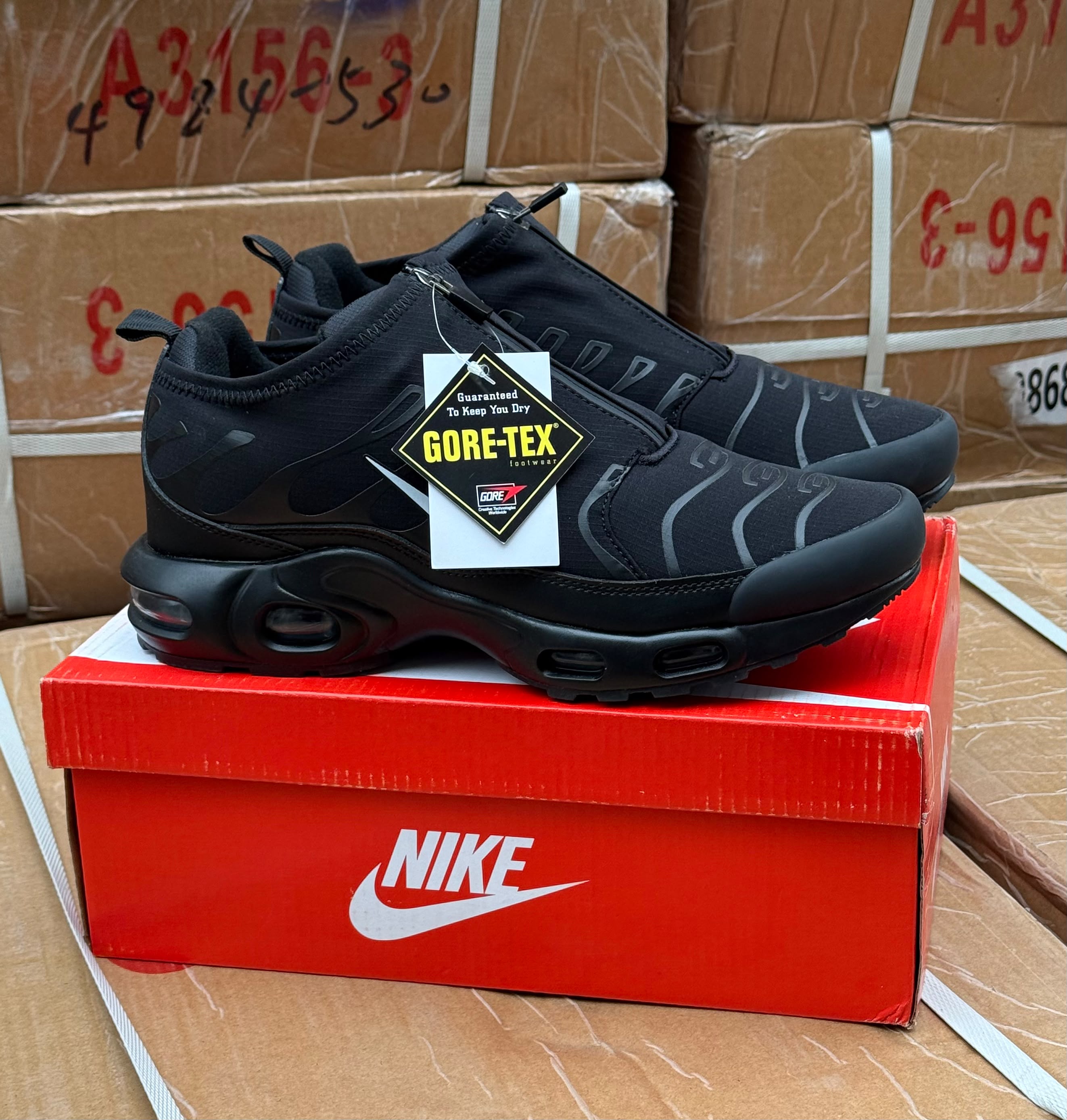 фото мужские зимние кроссовки с технологией gore-tex и воздушной подошвой 858992 оптом