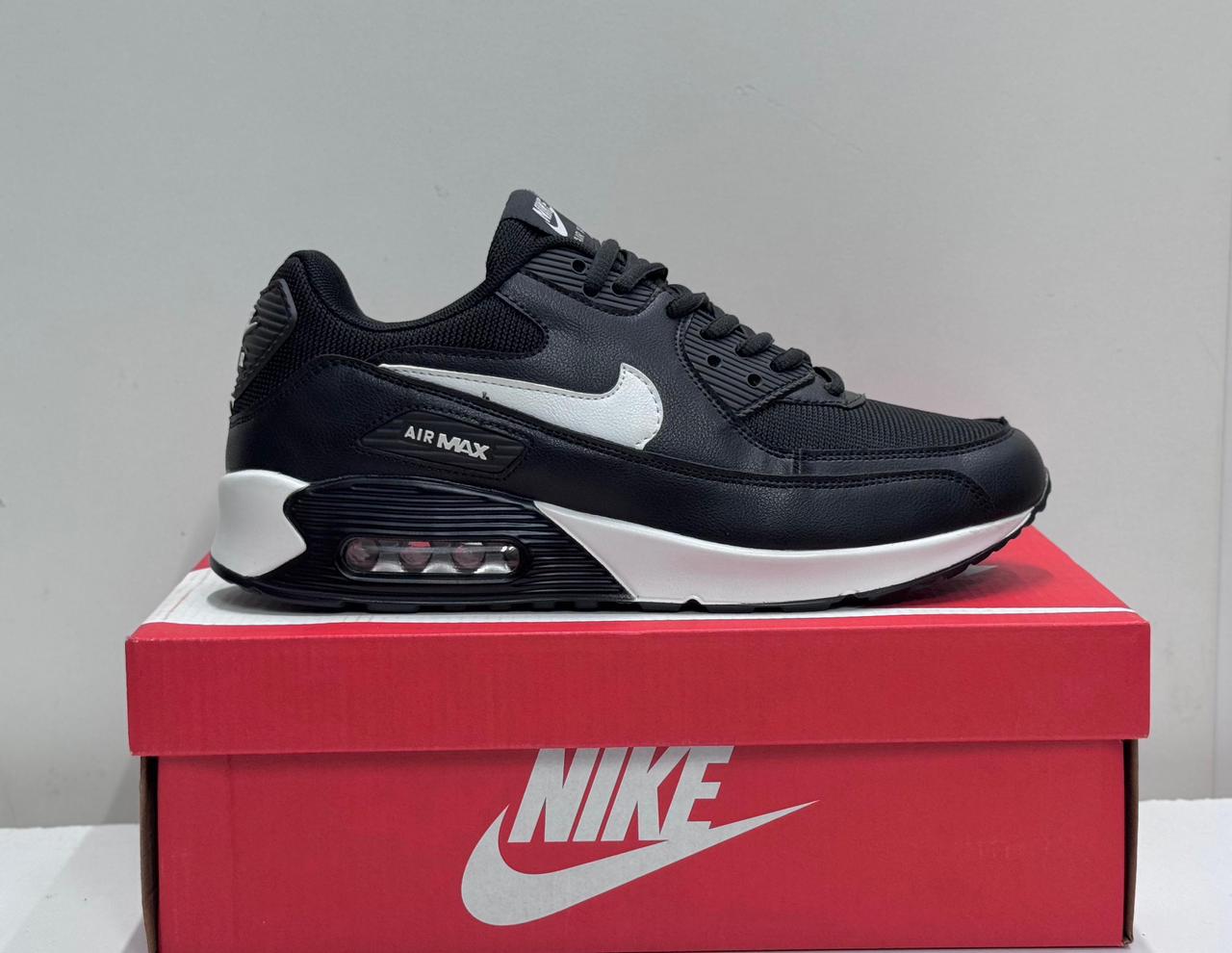 картинка Мужские черные кроссовки Nike 358291 от магазина Одежда+