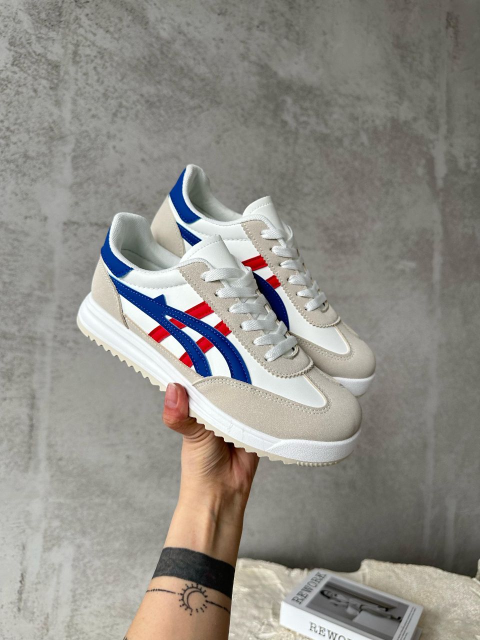 фото весенние женские кроссовки оптом