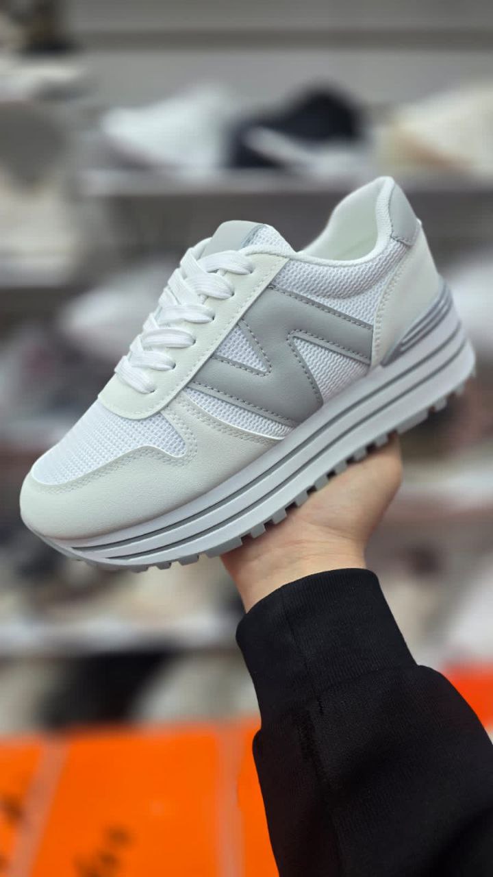 фото весенние женские кроссовки оптом