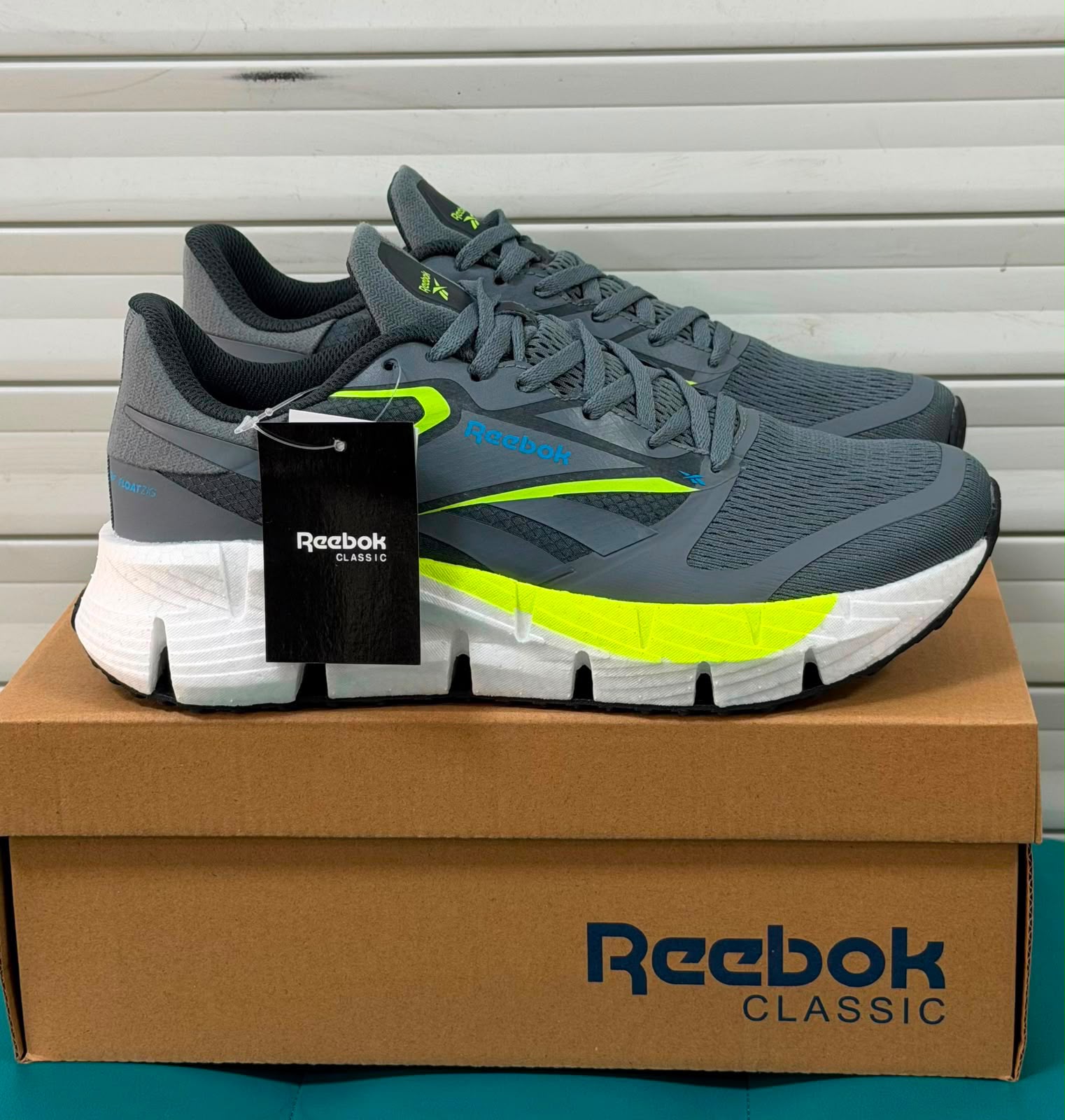 фото мужские осенние кроссовки reebok classic 772049 оптом