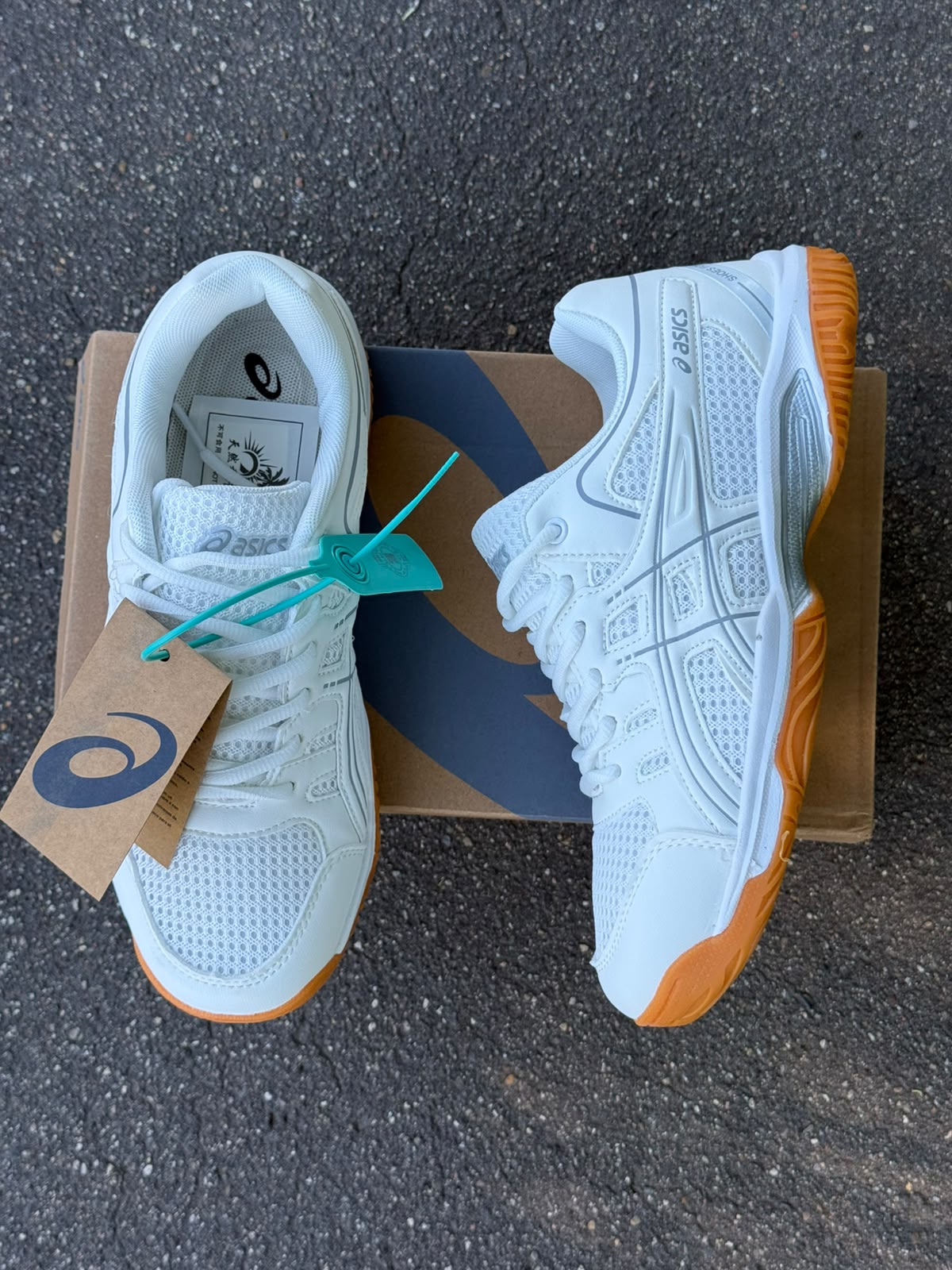 фото мужские осенние кроссовки asics с оранжевой подошвой 542834 оптом