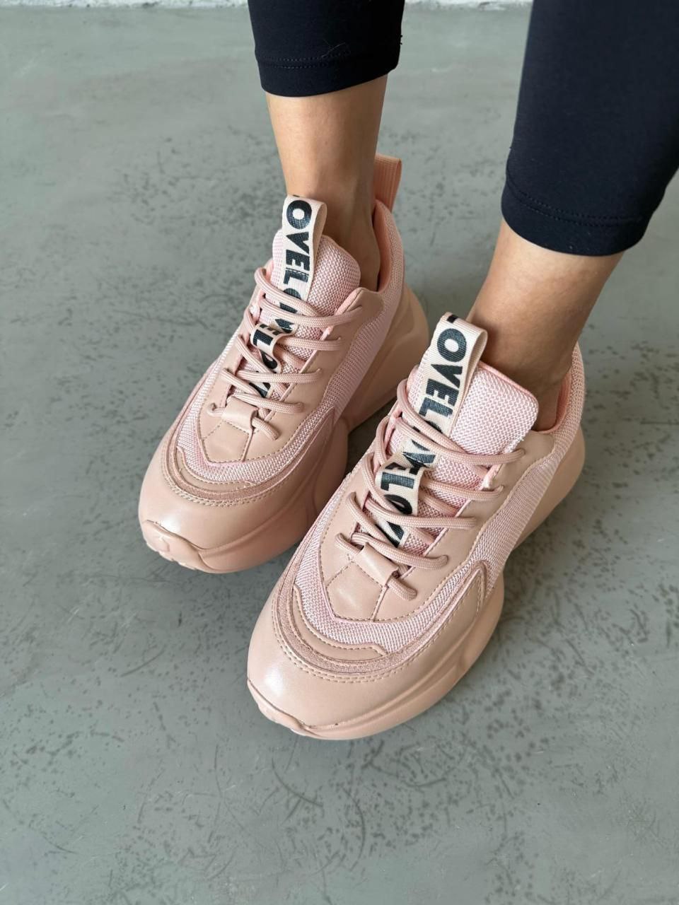 фото весенние женские кроссовки оптом