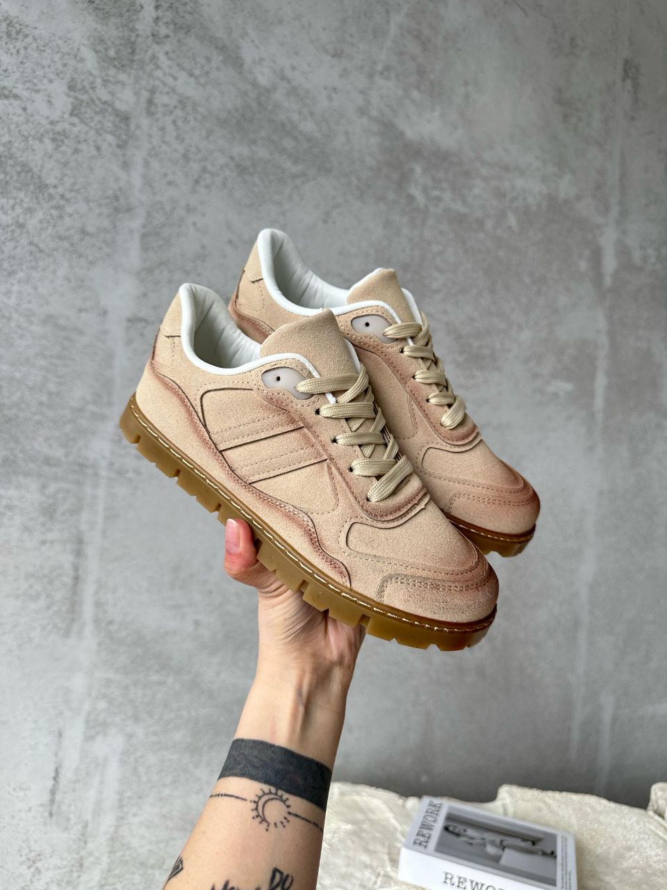 фото весенние женские кроссовки оптом