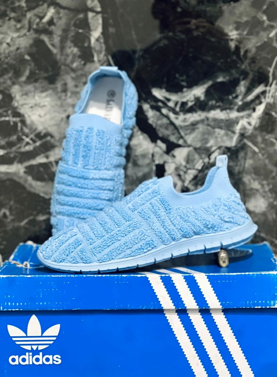 фото весенние женские кроссовки оптом