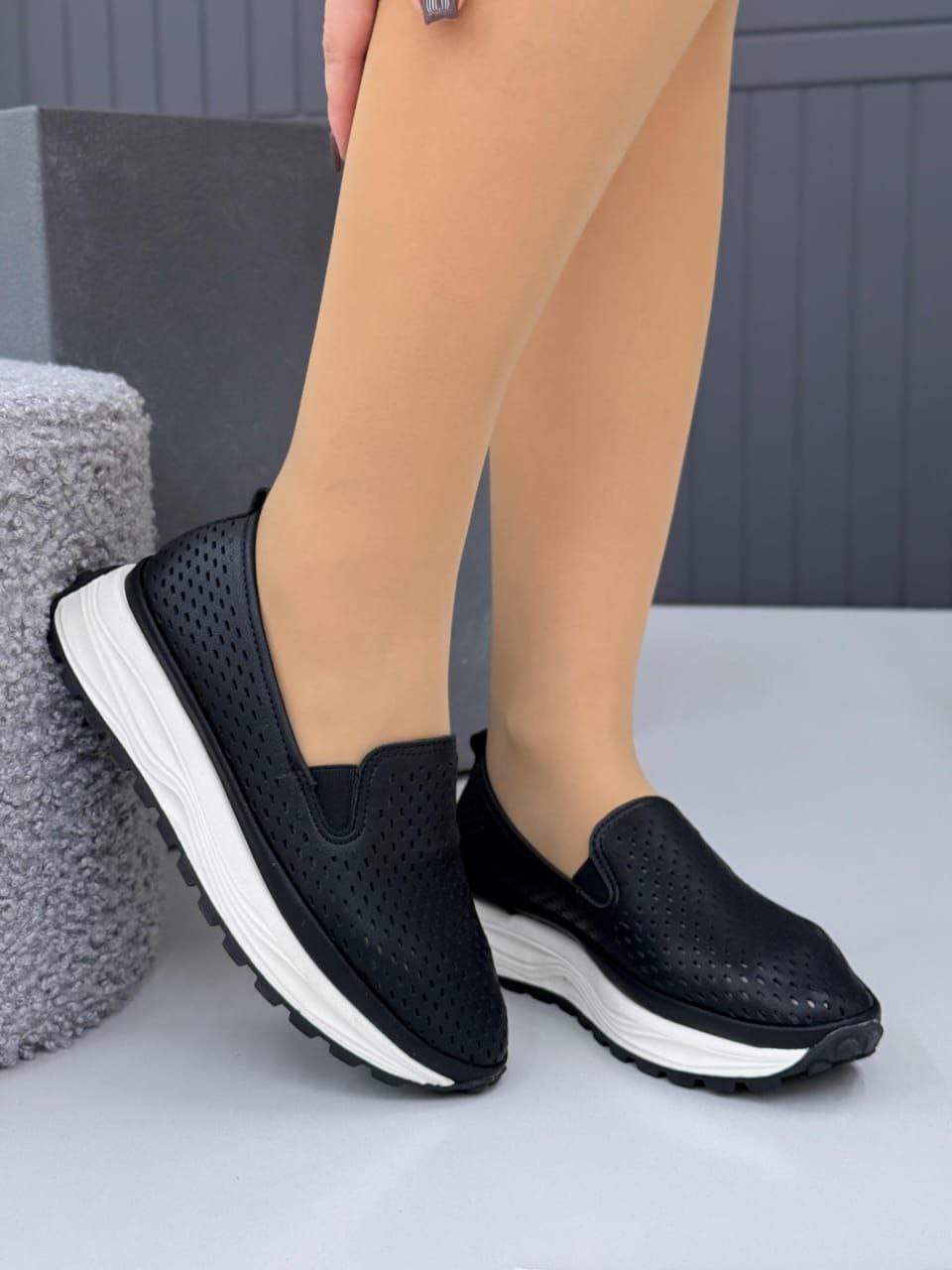 фото весенние женские кроссовки оптом