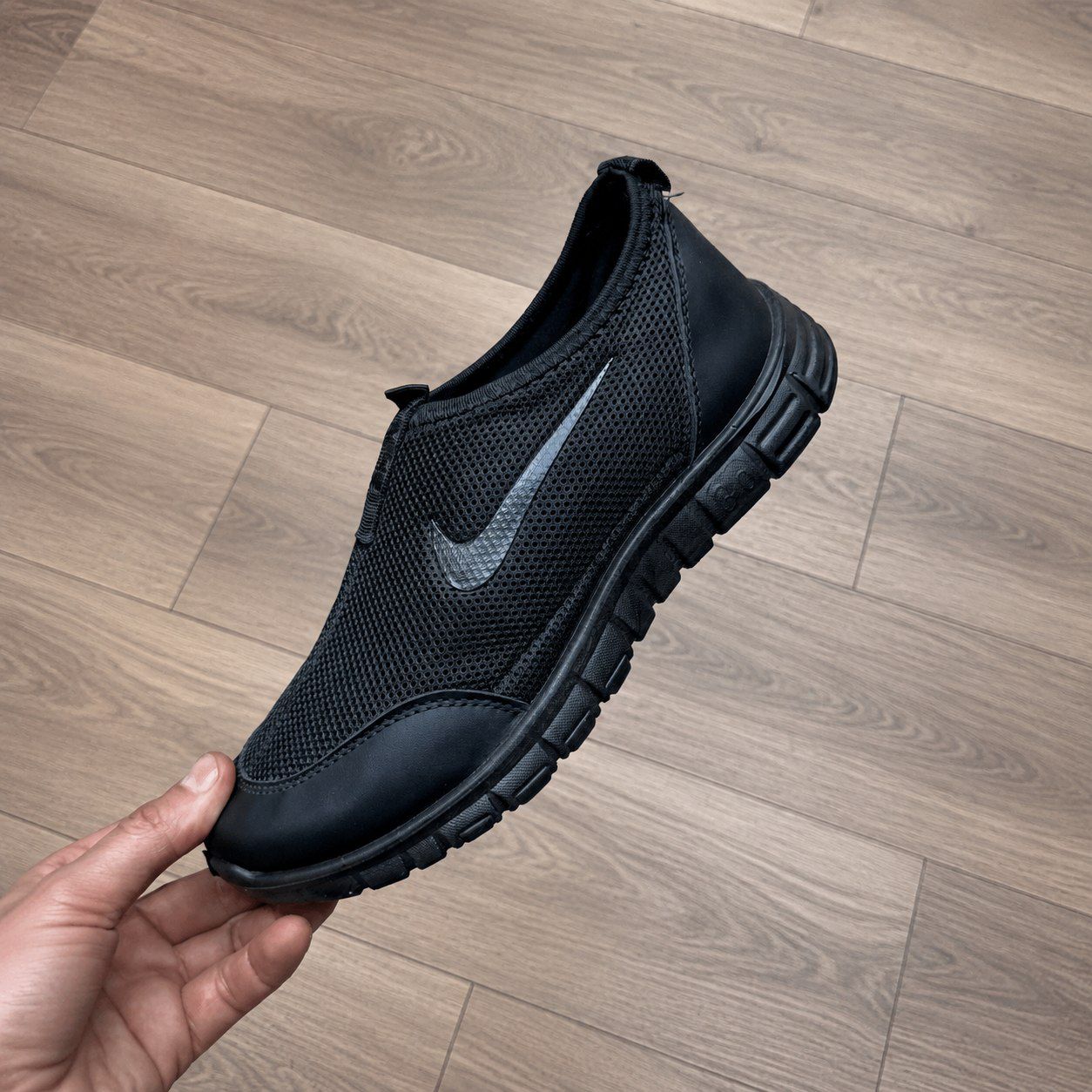 фото женские черные кроссовки nike 128477 оптом