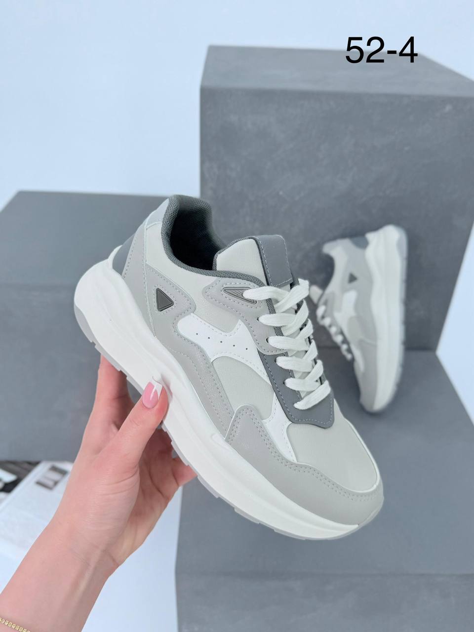 фото весенние женские кроссовки оптом