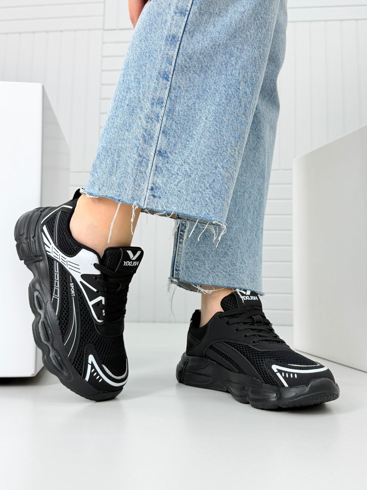 фото весенние женские кроссовки оптом