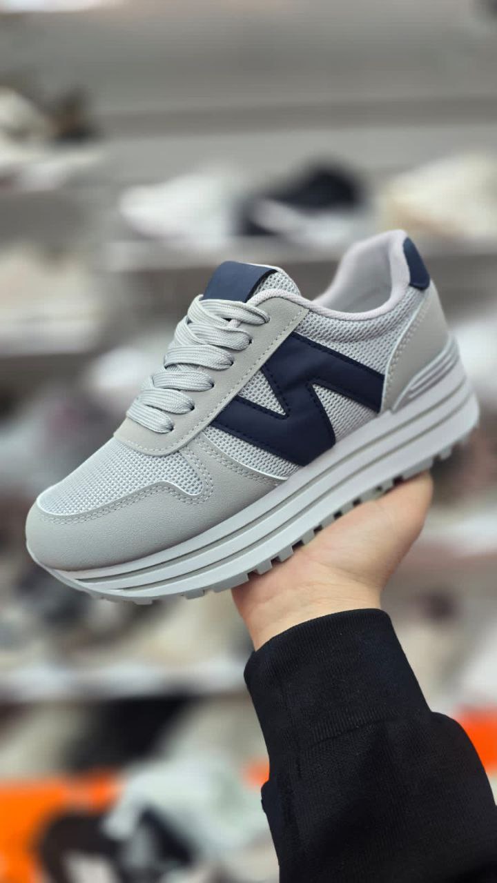 фото весенние женские кроссовки оптом