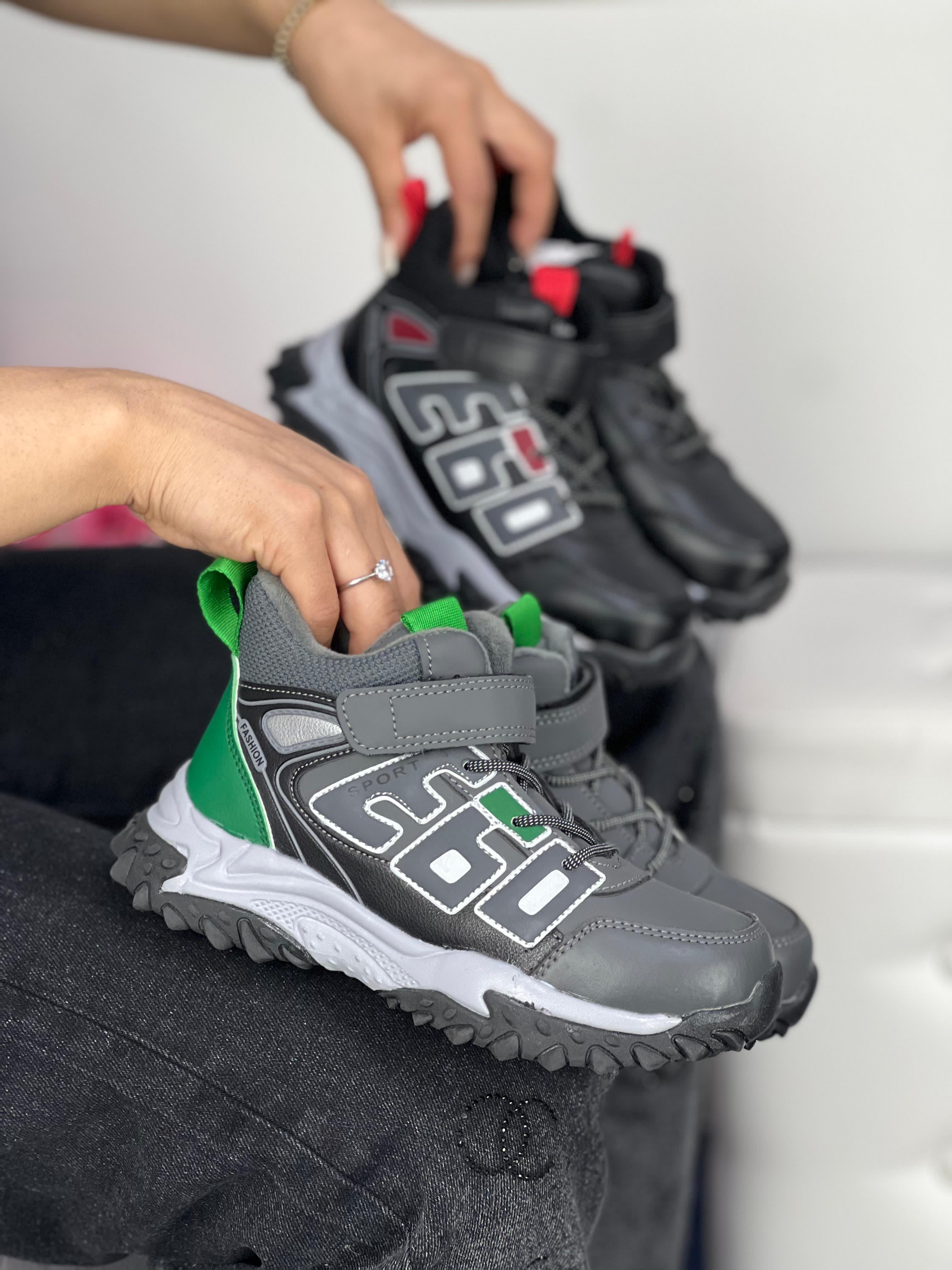 картинка весенние кроссовки для мальчиков от магазина Одежда+