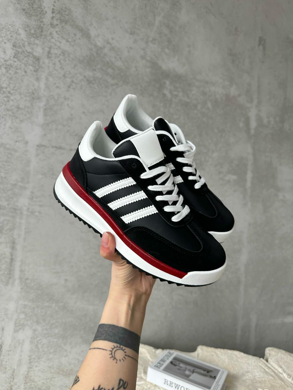 фото весенние женские кроссовки оптом