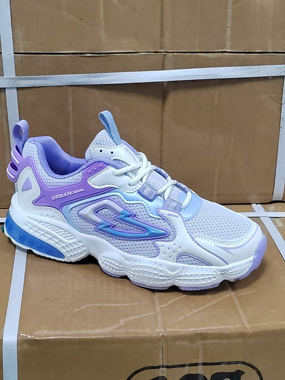 фото весенние женские кроссовки оптом