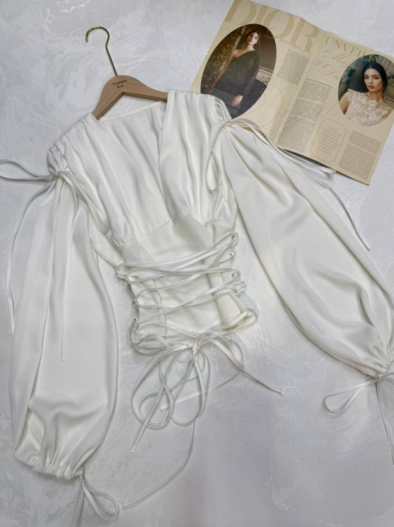 картинка Блузка на завязках от магазина Одежда+