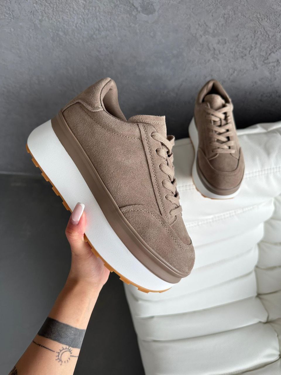 фото весенние женские кроссовки оптом