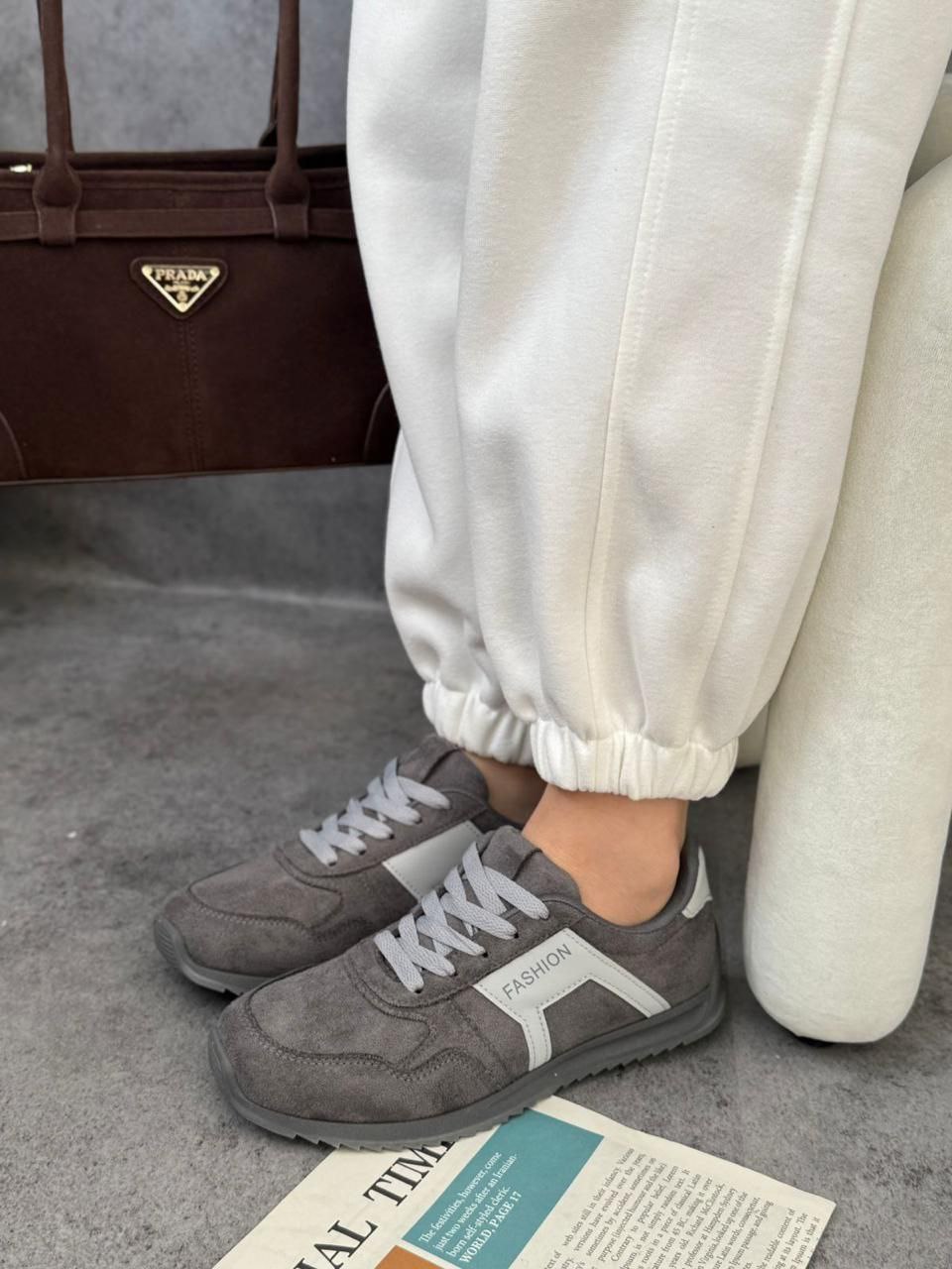 фото весенние женские кроссовки оптом