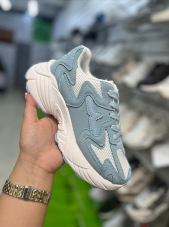 фото весенние женские кроссовки оптом