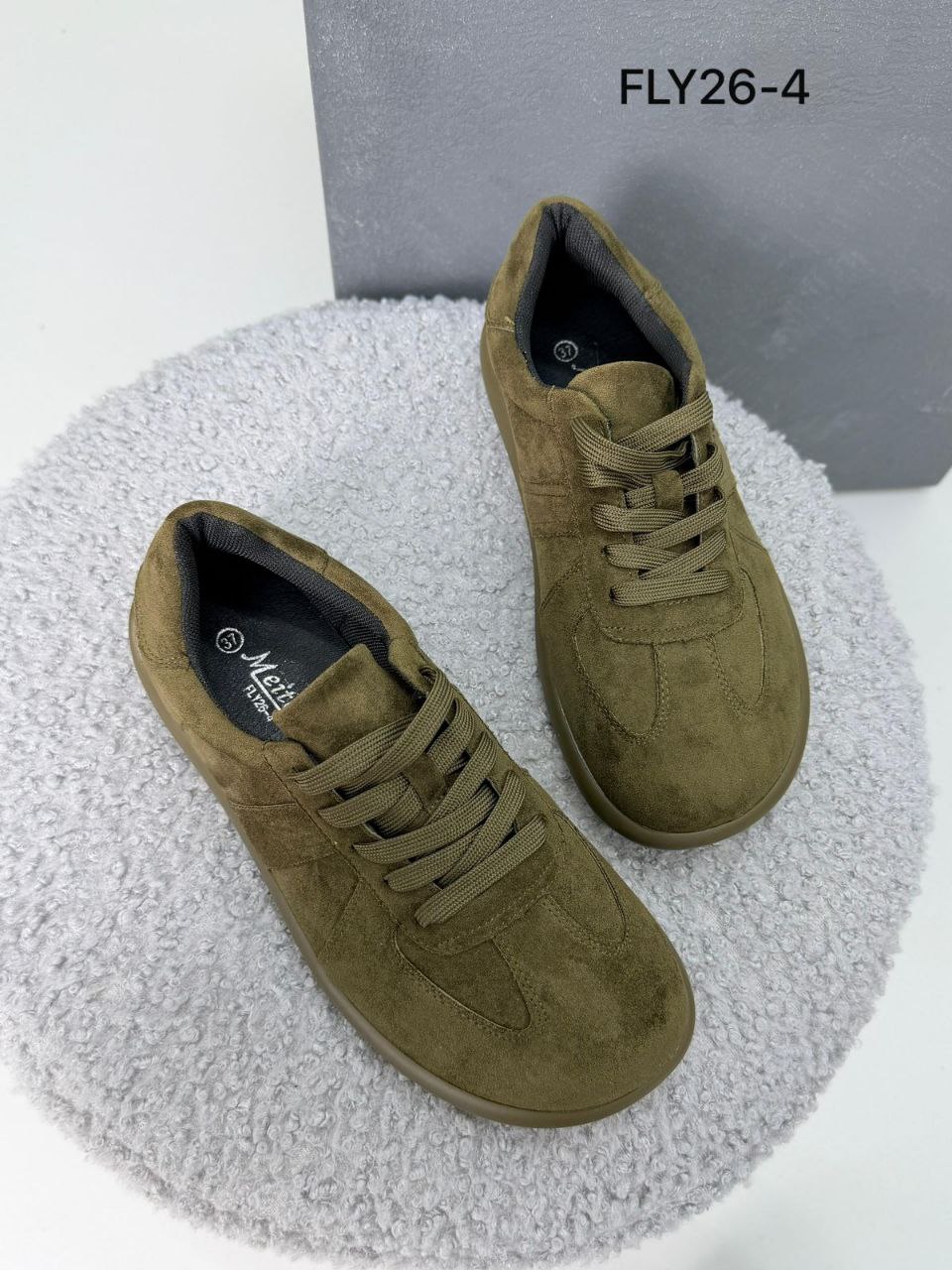 фото весенние женские кроссовки оптом