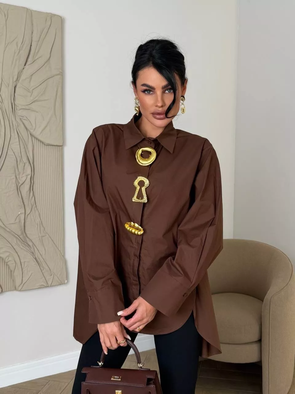 картинка Рубашка оверсайз с золотистыми пуговицами от магазина Одежда+